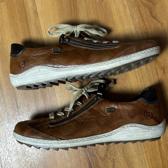 Remonte Brown and Black Sneakers with Zipper Detail - Picture 14 of 16